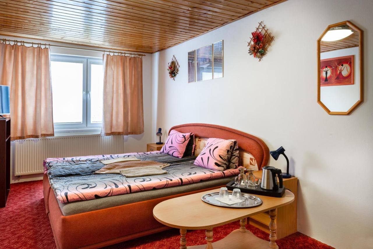Penzion Rozalia Hotel Kosice Ngoại thất bức ảnh